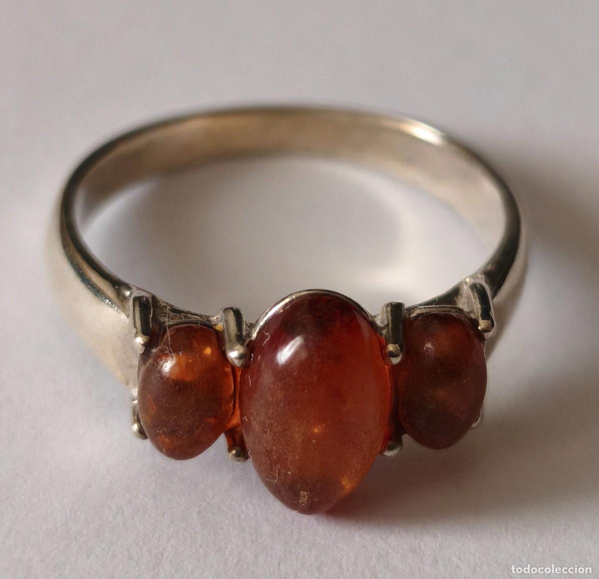 Joyeria: Anillo de plata de Ley de 925mm. con piedras ambar