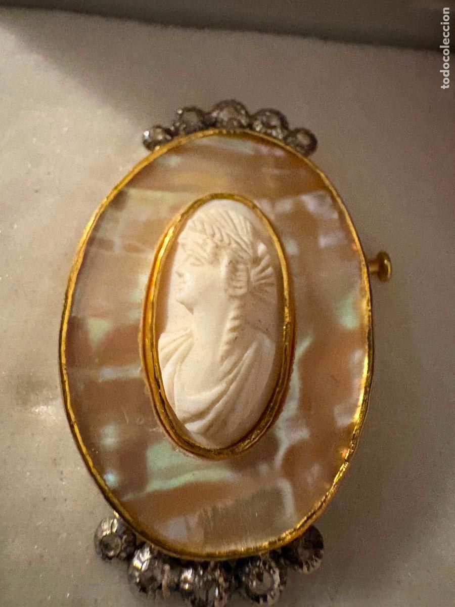 Joyeria: Gran broche oro 18 k firmada Capdevila pedreria Diamante Rosa y n&aacute;car camafeo
