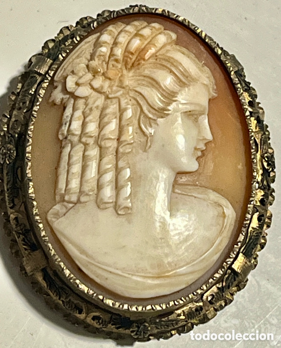 Joyeria: Antiguo broche camafeo de plata de ley y concha natural.
