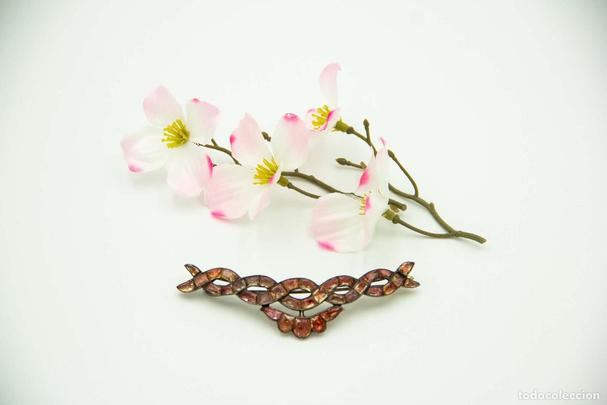 Joyeria: Pinza para el pelo, en color plata con dise&ntilde;o Minas Novas.
