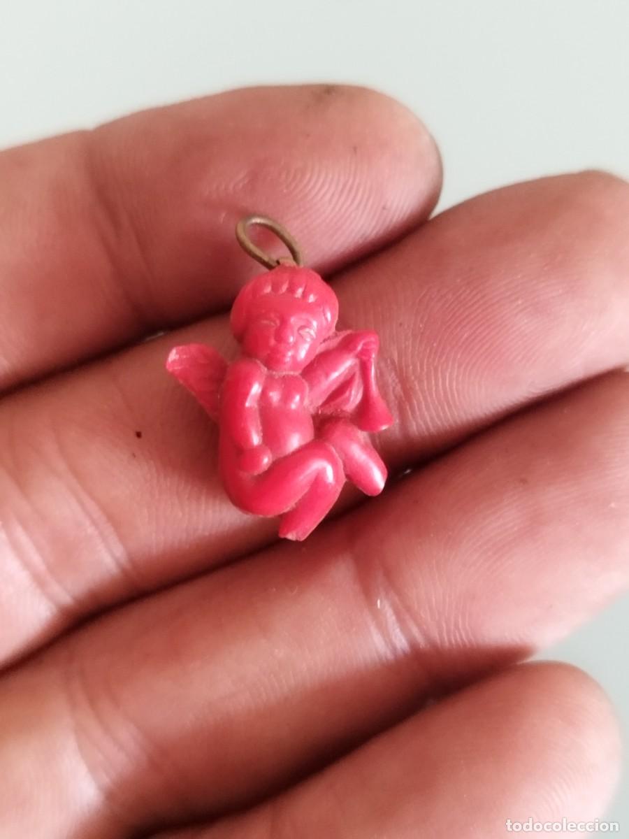 Joyeria: Antiguo peque&ntilde;o colgante de un angelito o querub&iacute;n. Le faltan los pies.