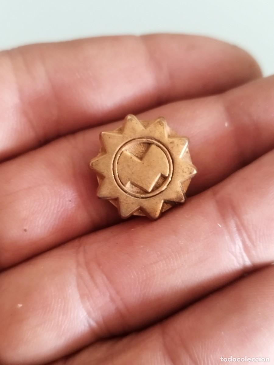 Joyeria: Antiguo cubre bot&oacute;n en forma de sol. Tipo Art deco.