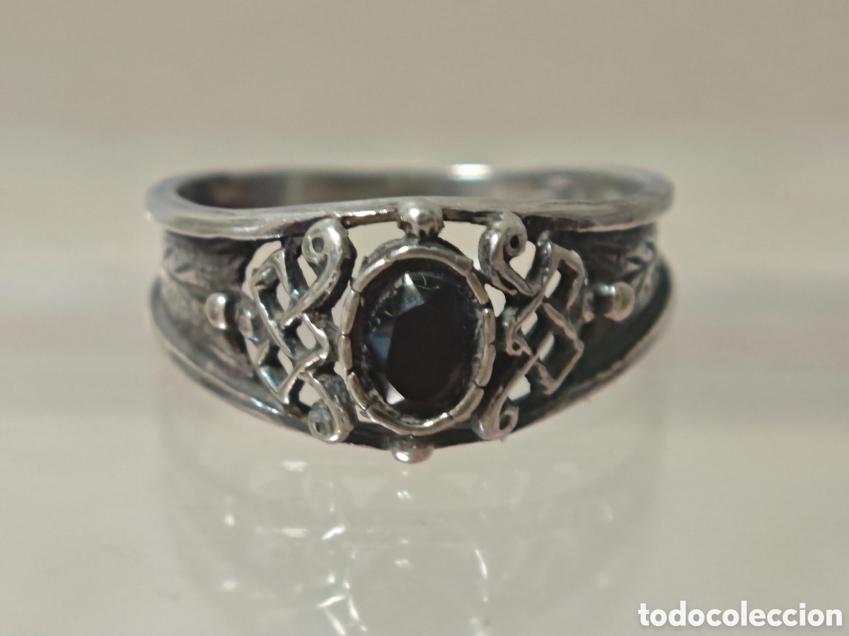 Joyeria: Anillo antiguo tipo g&oacute;tico en plata de ley y On&iacute;s
