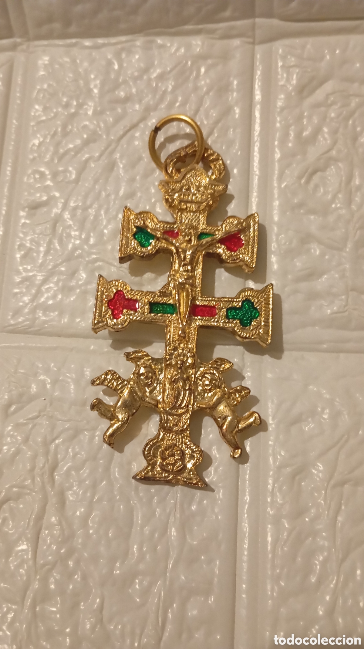 Joyeria: Cruz de Caravaca dorada con detalles