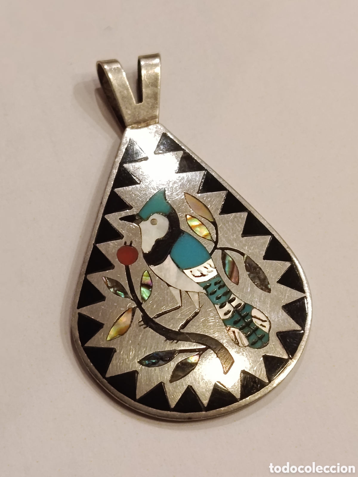 Joyeria: Colgante Plata - Dennis & Nancy Edaakie. Joyer&iacute;a nativa americana.