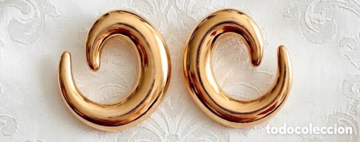 Joyeria: Pendientes dorados preciosos