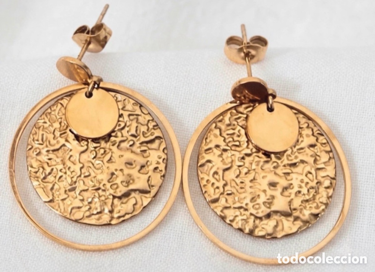 Joyeria: Pendientes dorados redondos
