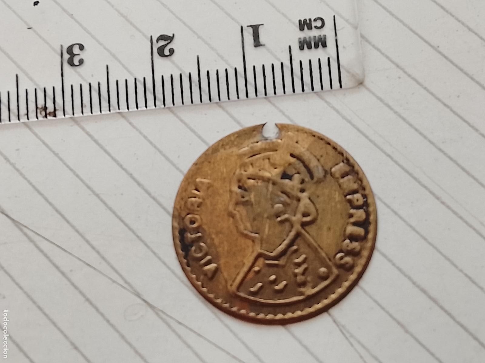 Joyeria: Medallita, colgante. Emperatriz Victoria de Inglaterra