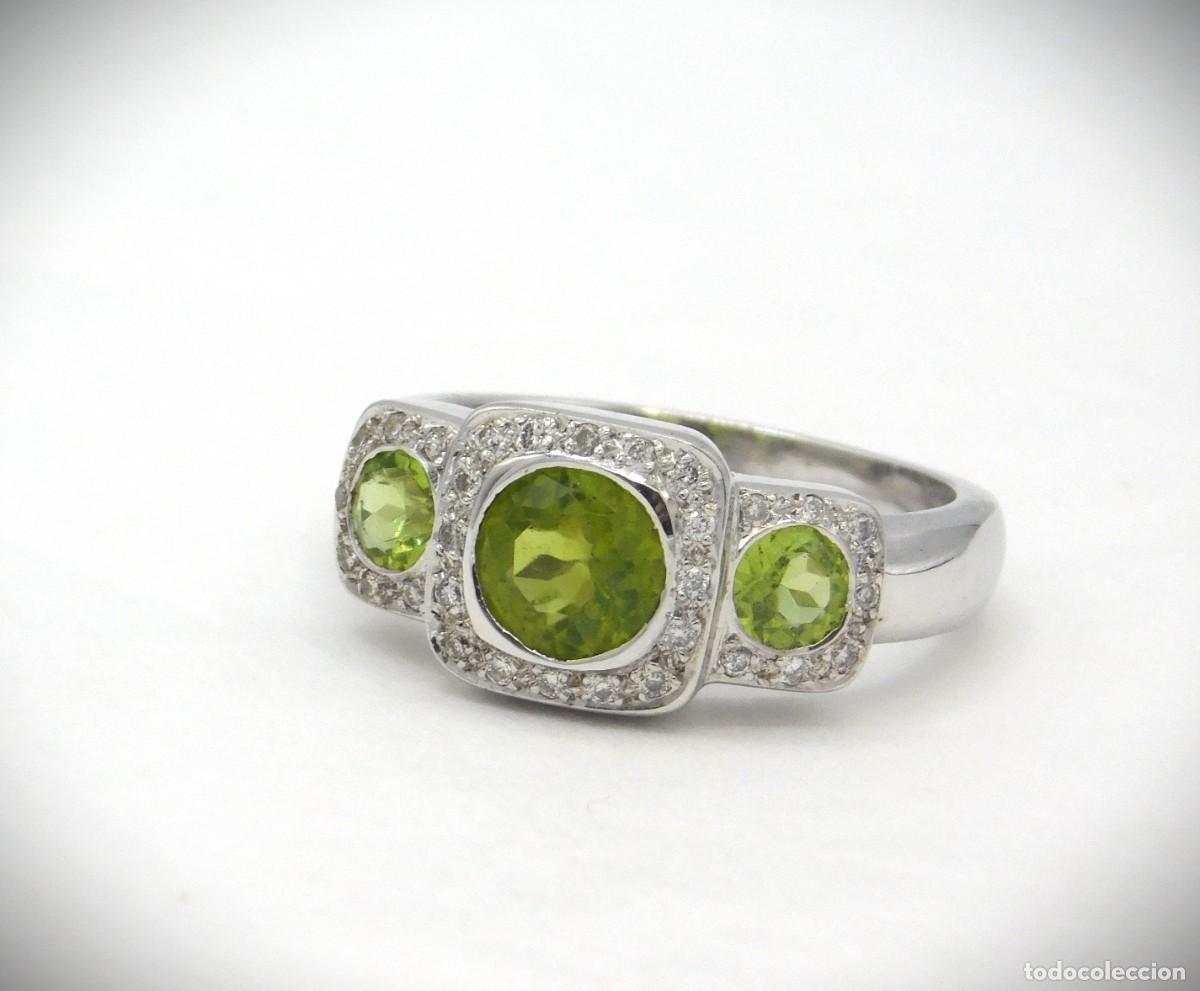 Joyeria: ESPECTACULAR ANILLO DE ORO BLANCO CON 3 OLIVINOS Y BRILLANTES