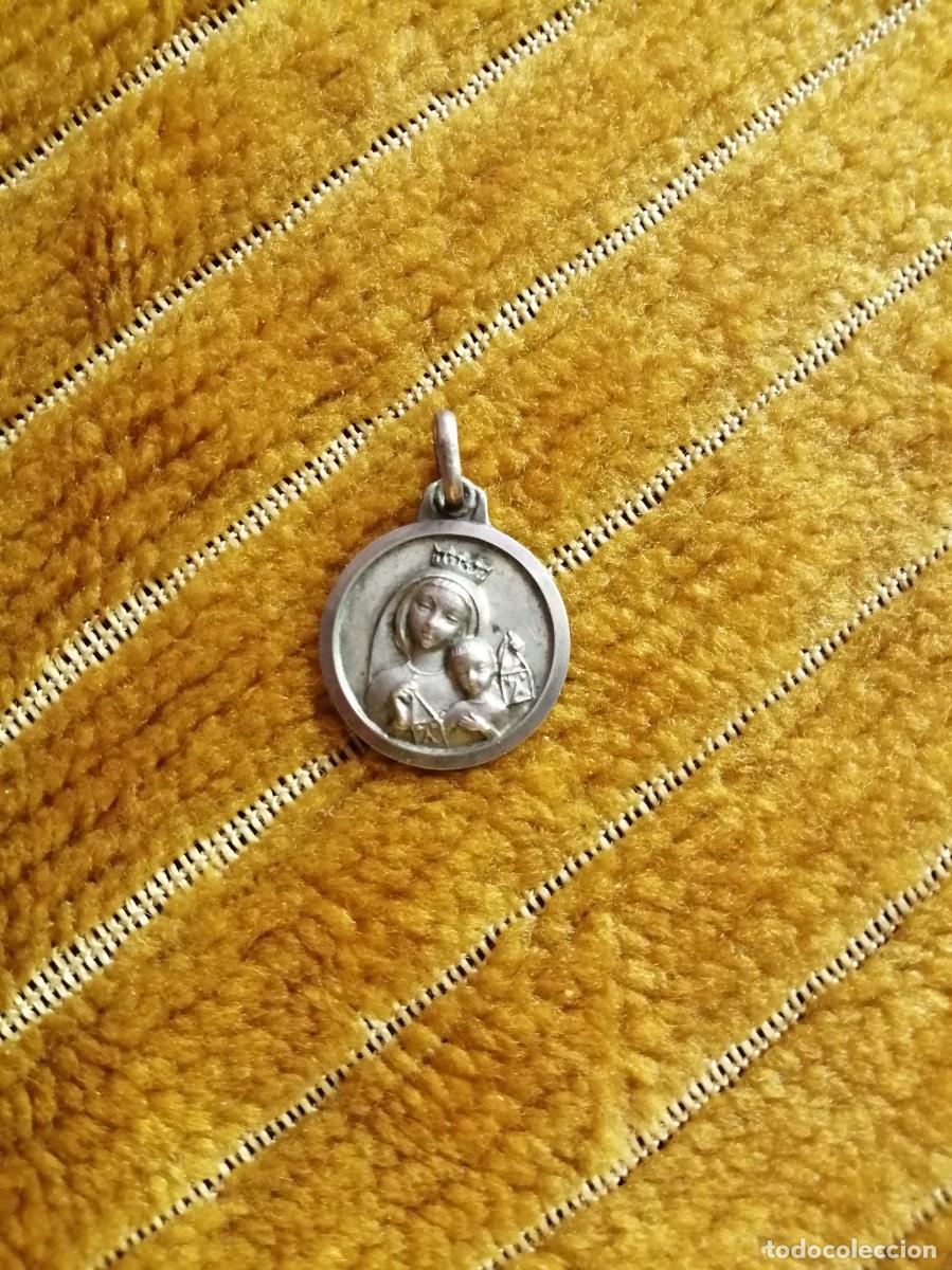 Joyeria: Medalla plata o metal plateado Virgen del Carmen