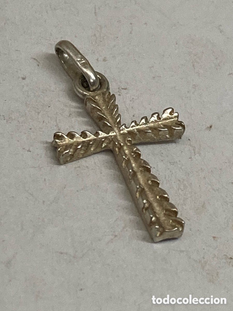 Joyeria: Cruz de plata religiosa C639