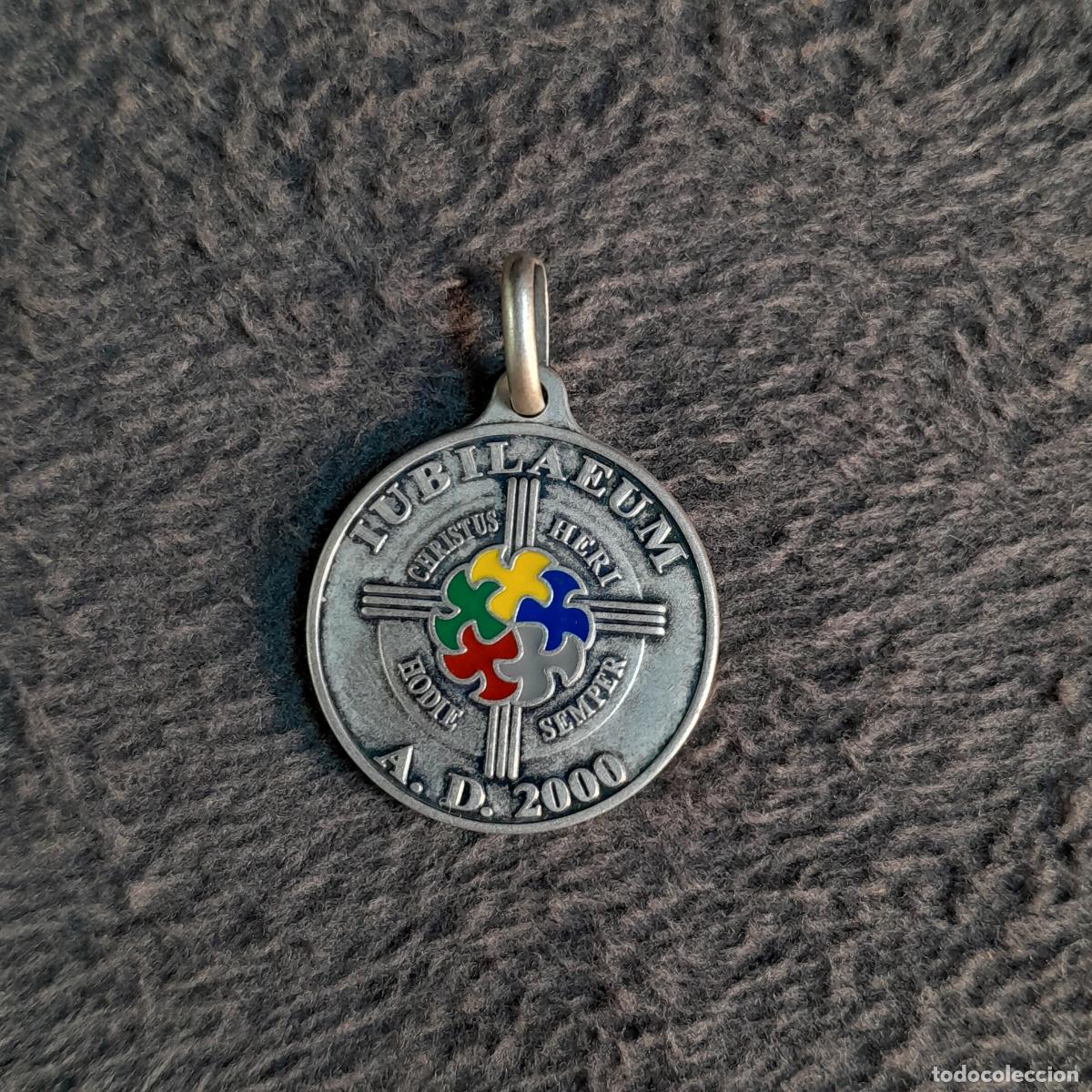 Joyeria: J-4561. COLGANTE JUBILEO 2000 SAN PEDRO VATICANO EN PLATA CON ESMALTES. 2000