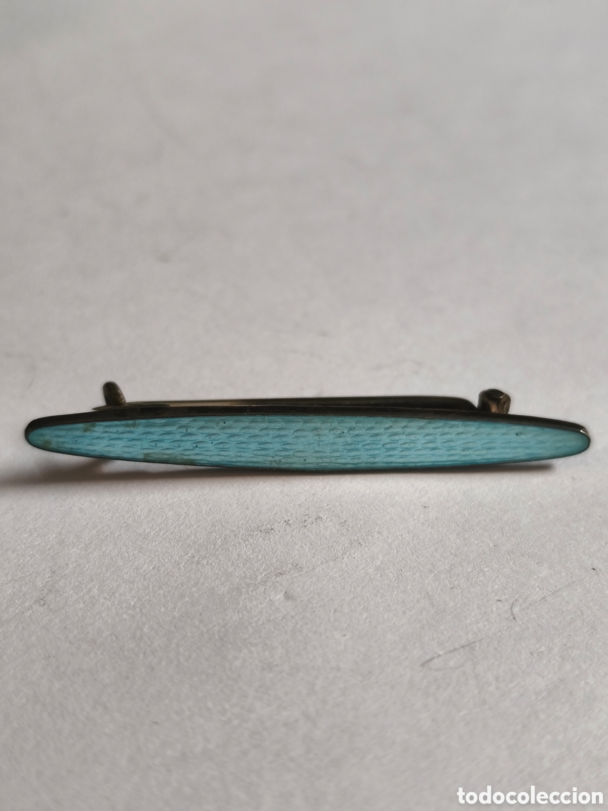 Joyeria: Broche de plata con esmalte guilloch&eacute; turquesa