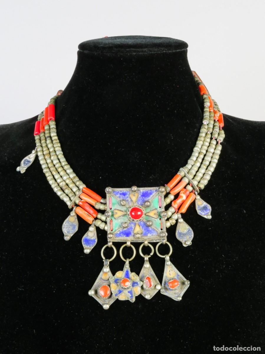 Joyeria: Collar bereber ceremonial Kabilia en plata y esmaltes Argelia finales del siglo XIX