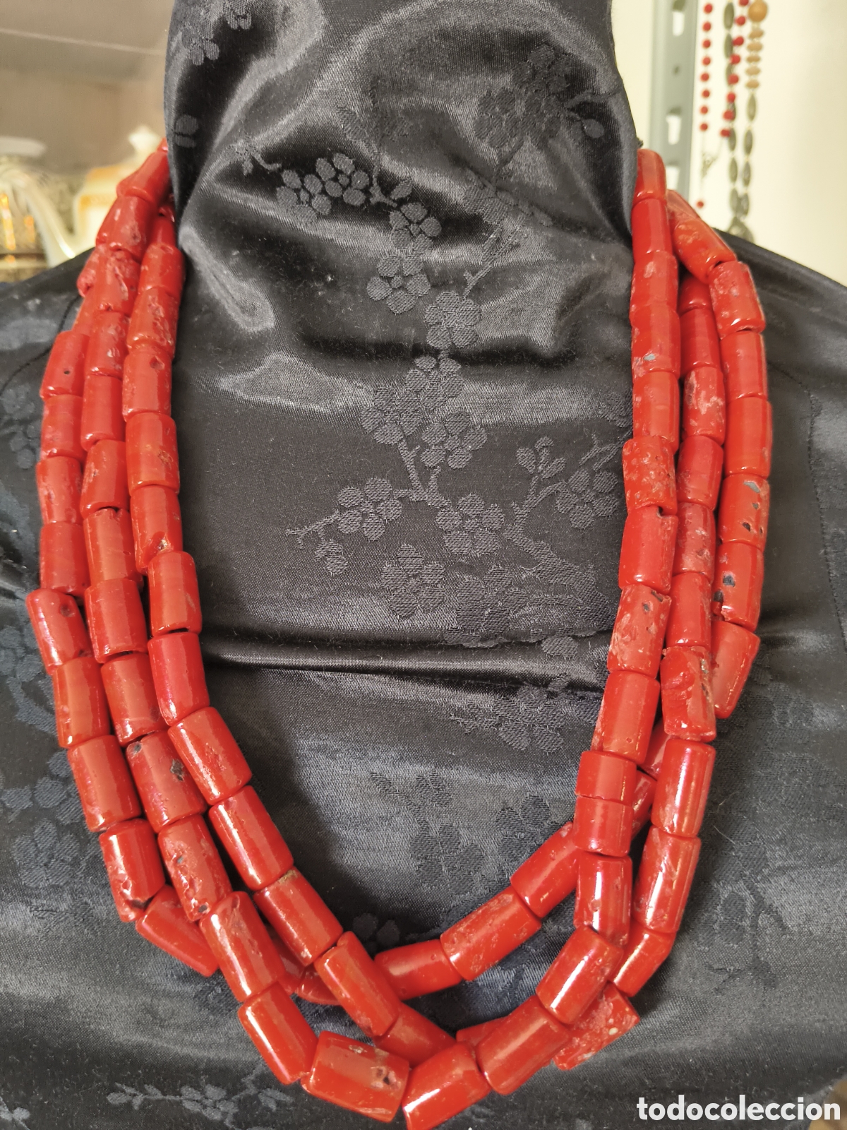 Gioielleria: Impactante collar vintage con troncos de coral reconstituido