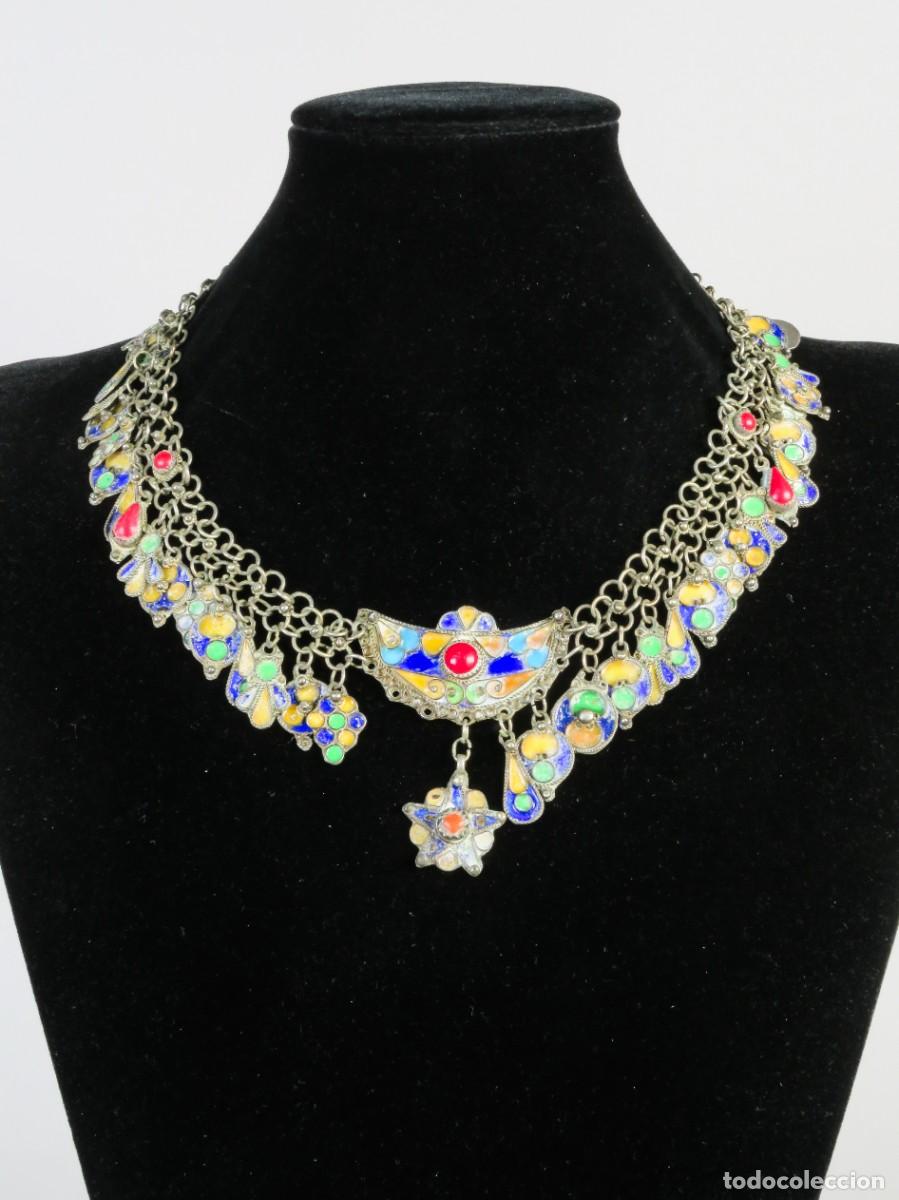 Joyeria: Collar bereber ceremonial Kabilia en plata y esmaltes Argelia finales del siglo XIX
