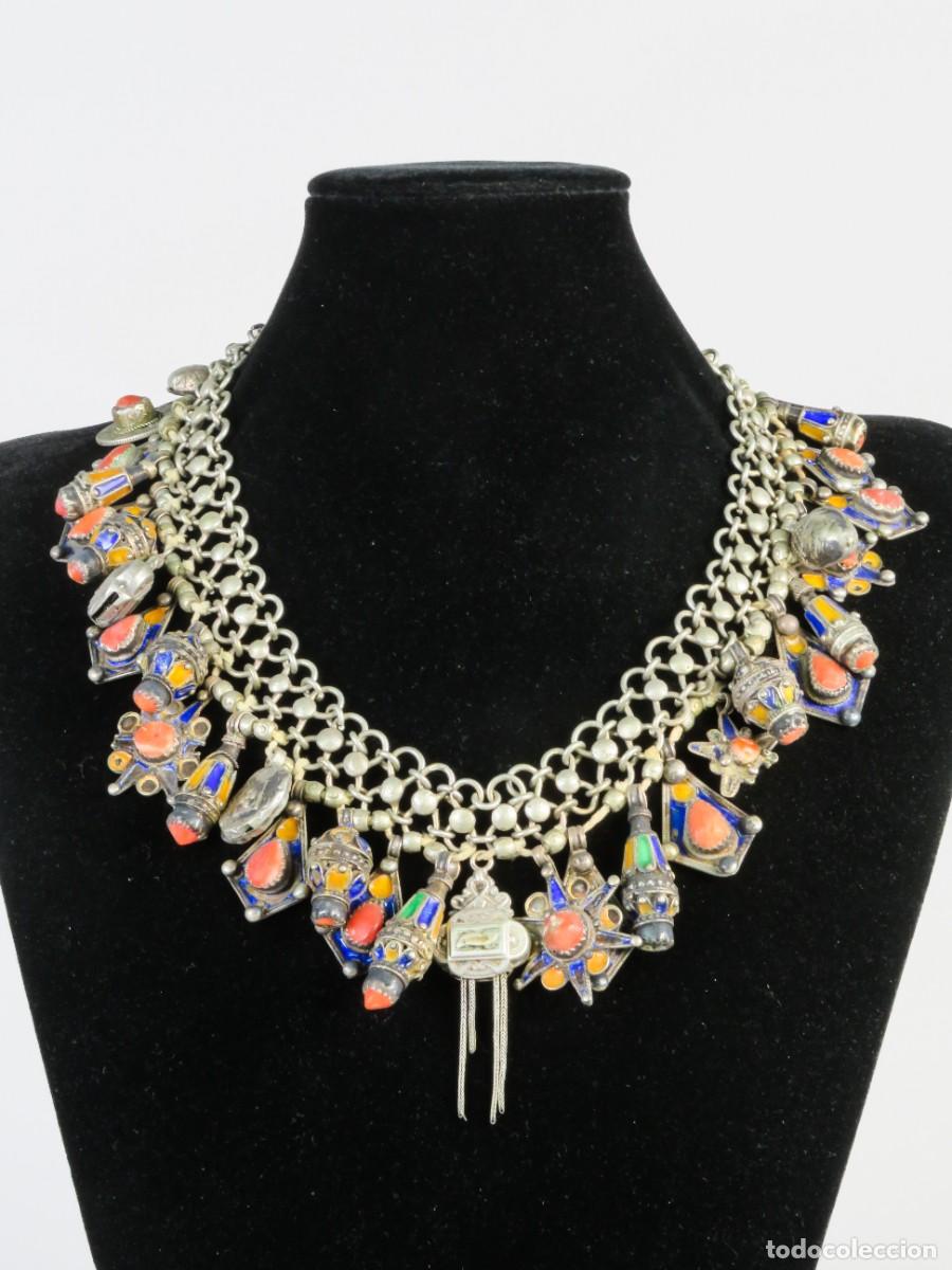 Joyeria: Collar bereber ceremonial Kabilia en plata y esmaltes Argelia finales del siglo XIX