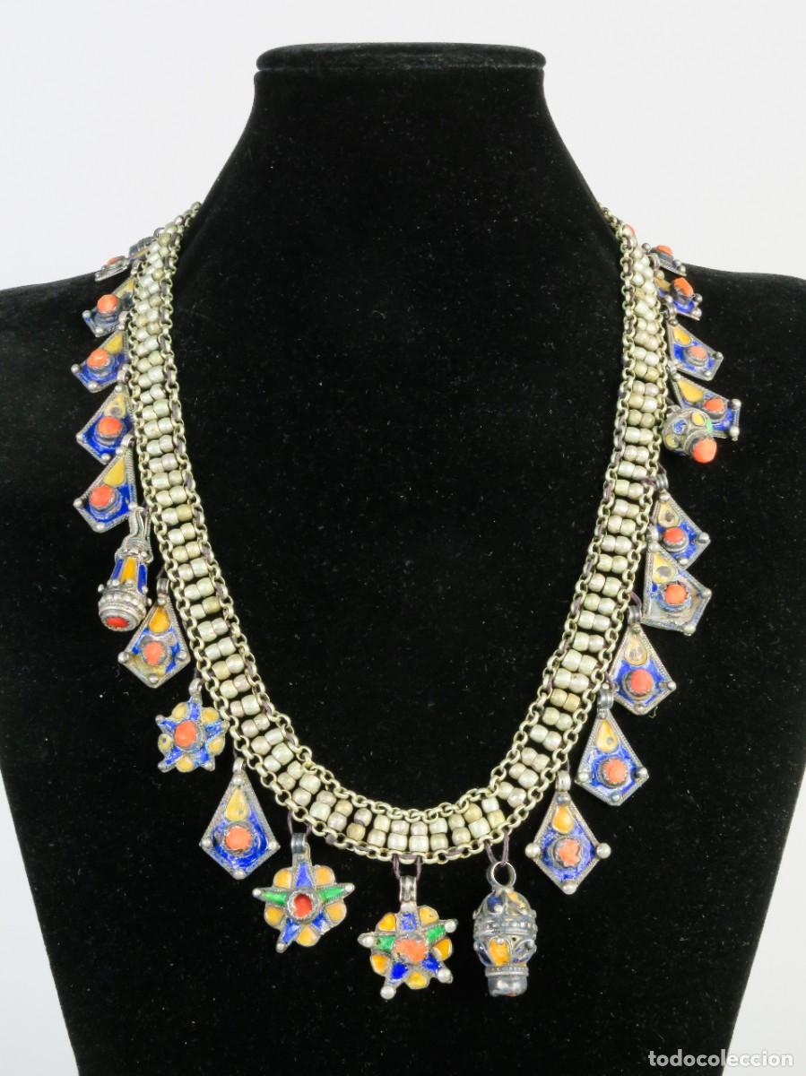 Joyeria: Collar bereber ceremonial Kabilia en plata y esmaltes Argelia finales del siglo XIX