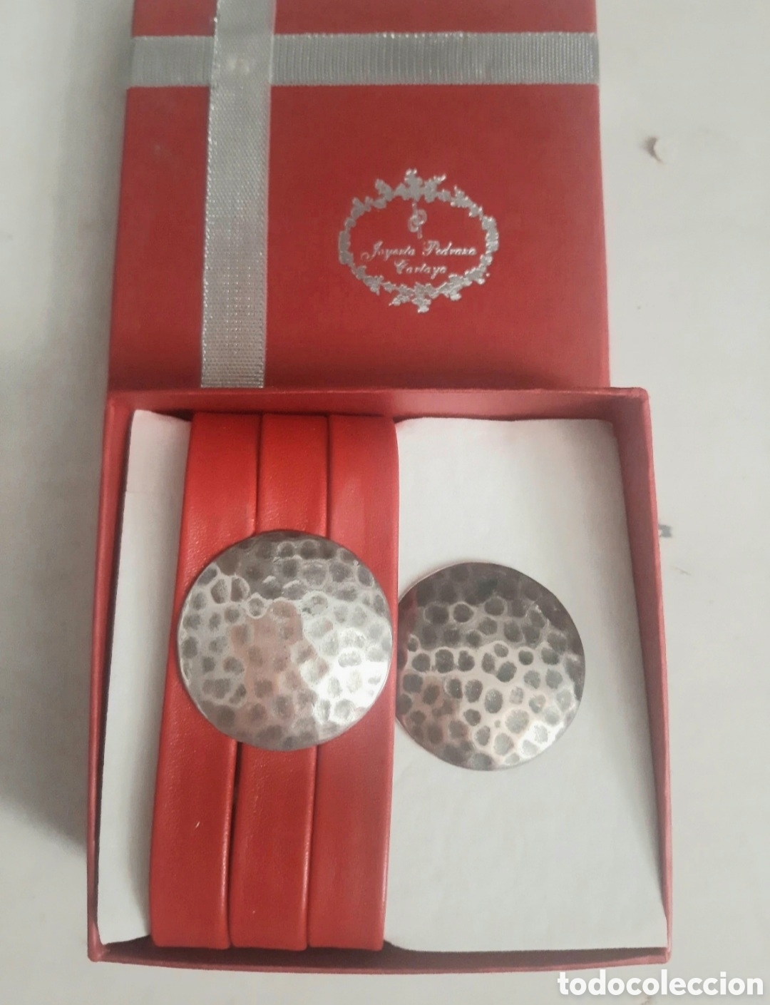 Joyeria: zamak y cuero argento