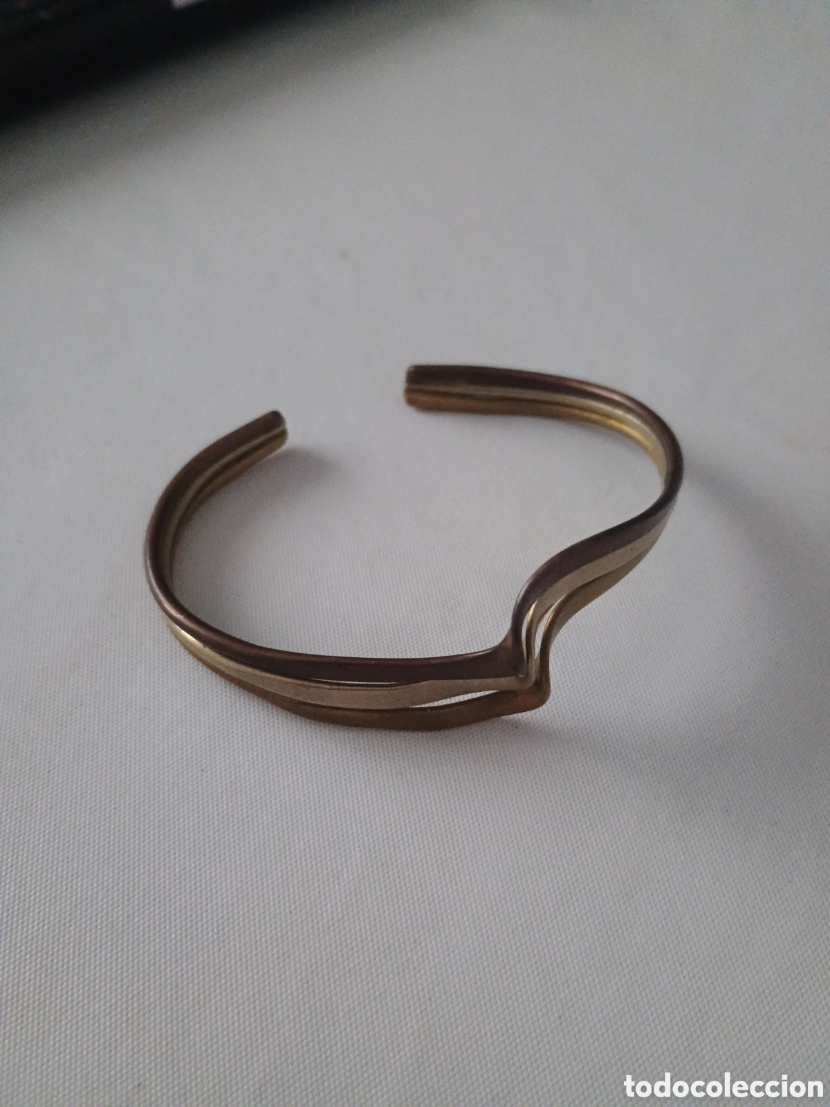Joyeria: pulsera vintage de lat&oacute;n y metal mixto
