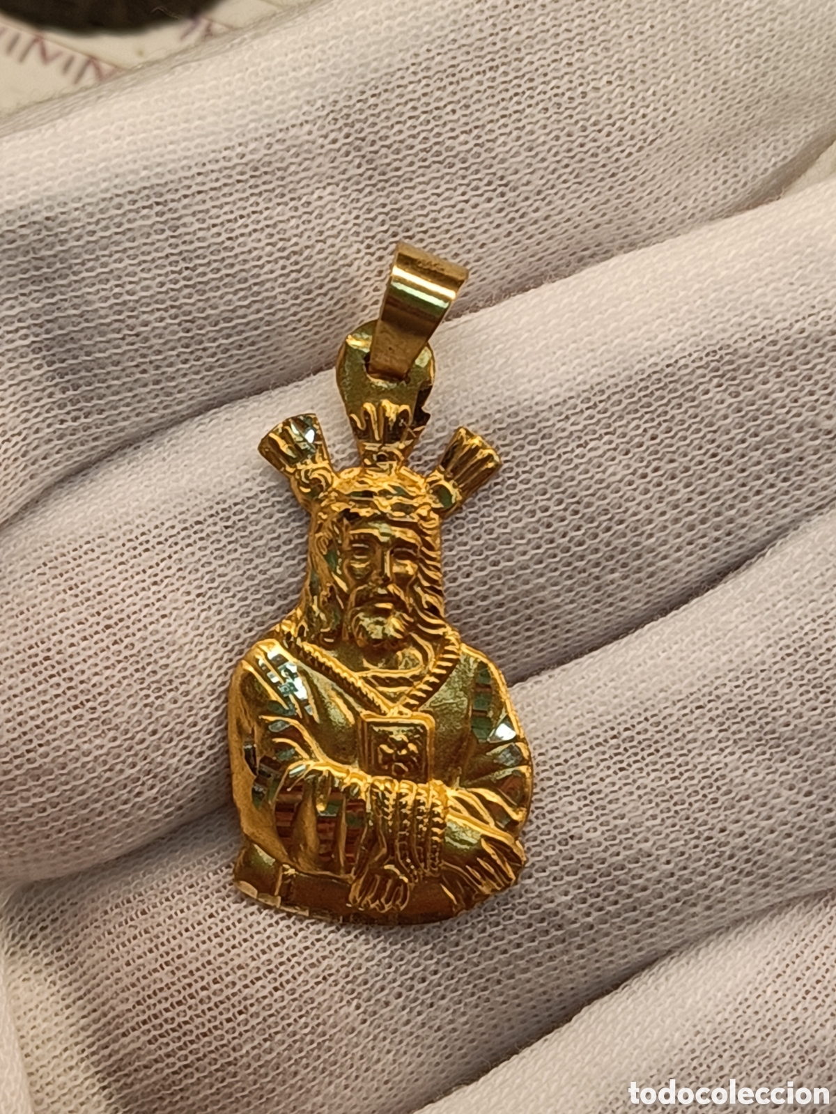 Joyeria: Colgate elaborado en oro 18K Nuestro padre Jes&uacute;s Cautivo