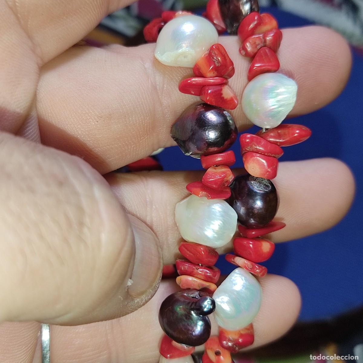 Joyeria: Collar de perlas grises y blancas y coral rojo. *B* - Foto 8
