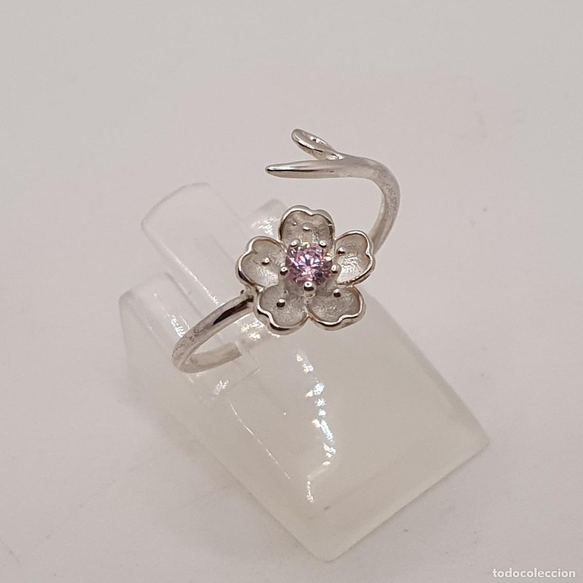 Joyeria: Bell&iacute;sima sortija de flor realista en plata de primera ley 925 con kunzita talla brillante engarzada
