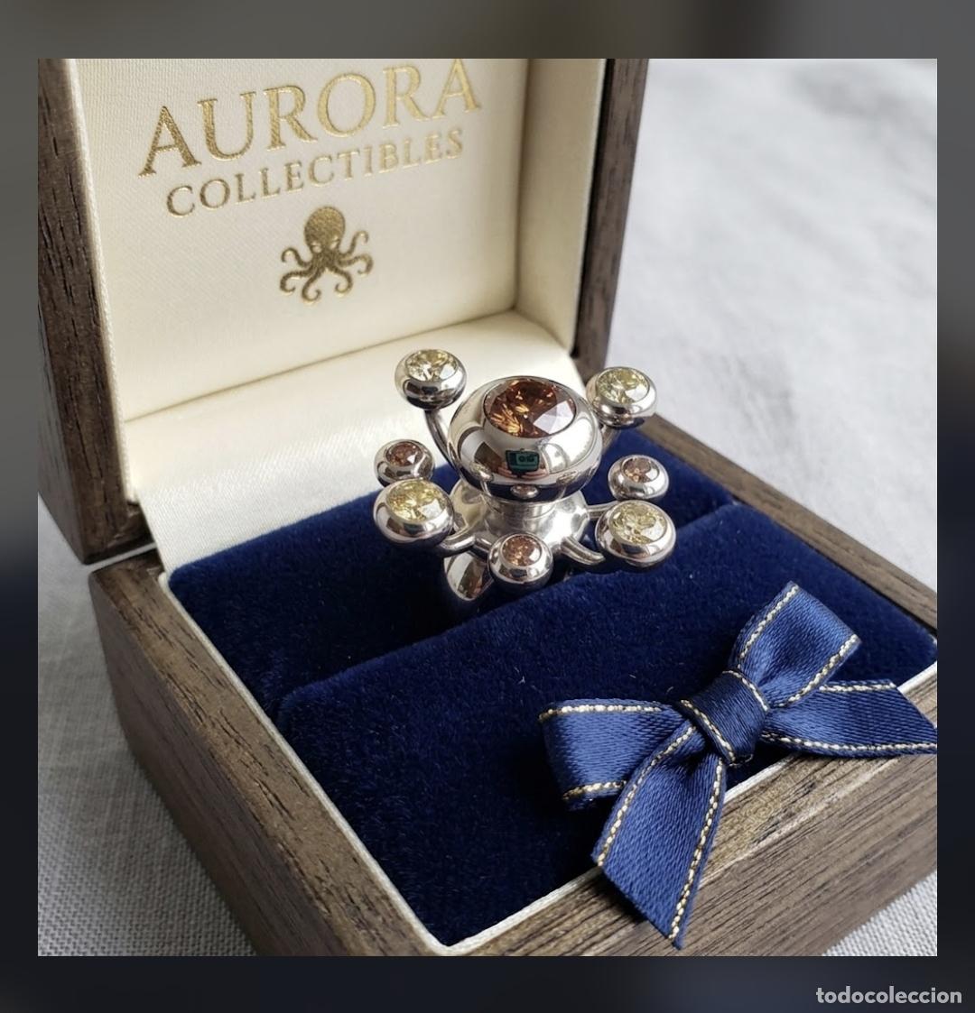 Joyeria: Llamativo anillo de dise&ntilde;o muy original en acero pulido con pedrer&iacute;a &aacute;mbar talla diamante incrustada