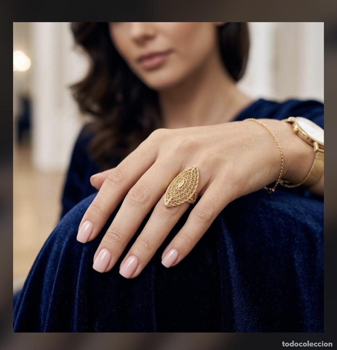 Joyeria: Elegante anillo de corte art dec&oacute; tipo lanzadera con acabados en oro de 14k y bellamente trabajado.