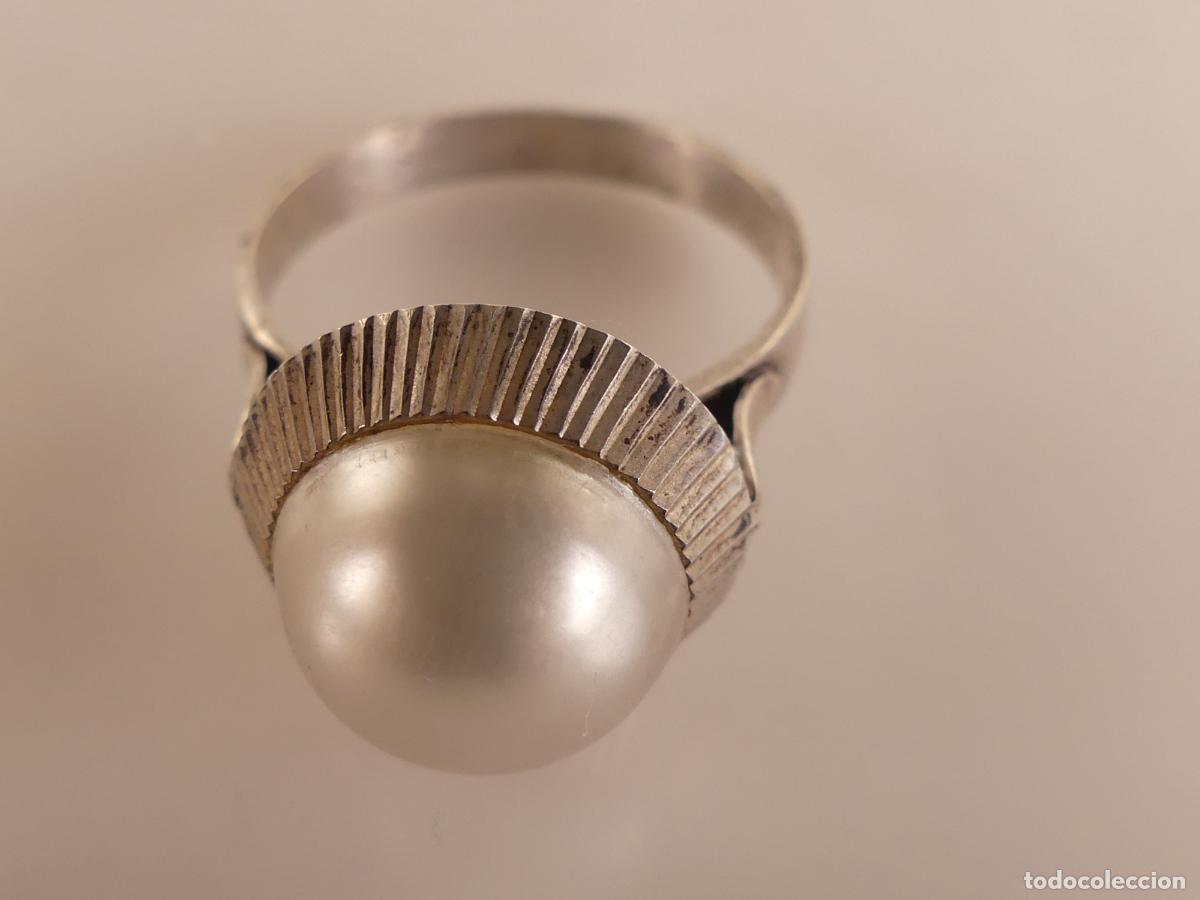 Schmuck: ANILLO DE PLATA DECORADO CON PERLA PESO TOTAL 2,45 GRAMOS