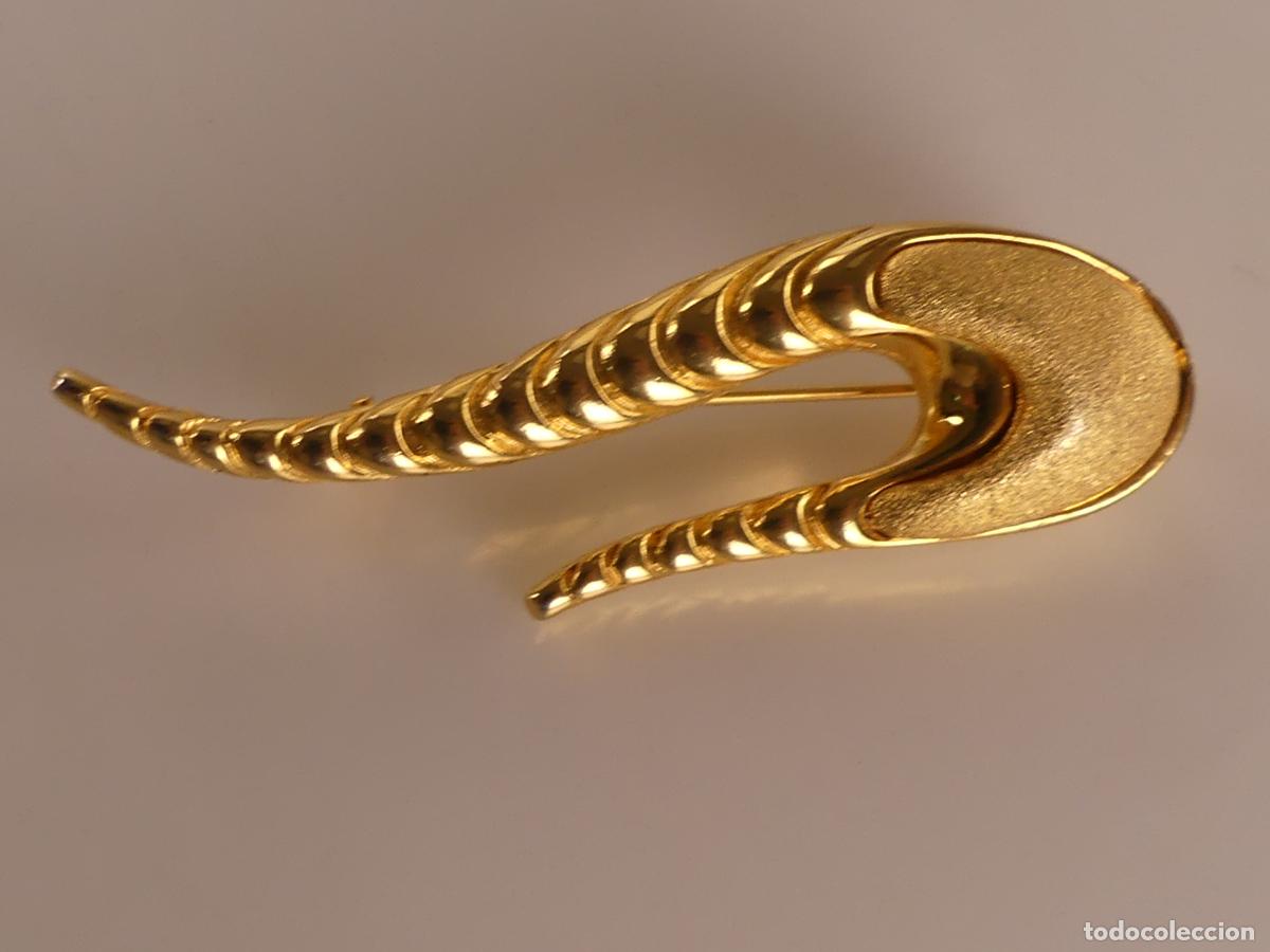 Jewelry: ELEGANTE BROCHE DORADO