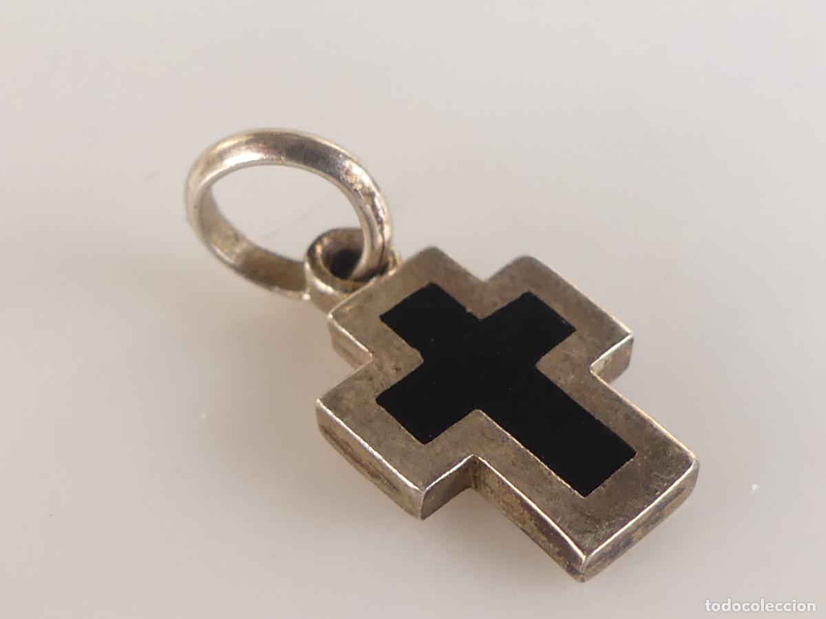 Joyeria: COLGANTE FORMA DE CRUZ DE PLATA PESA 1,67 GRAMOS