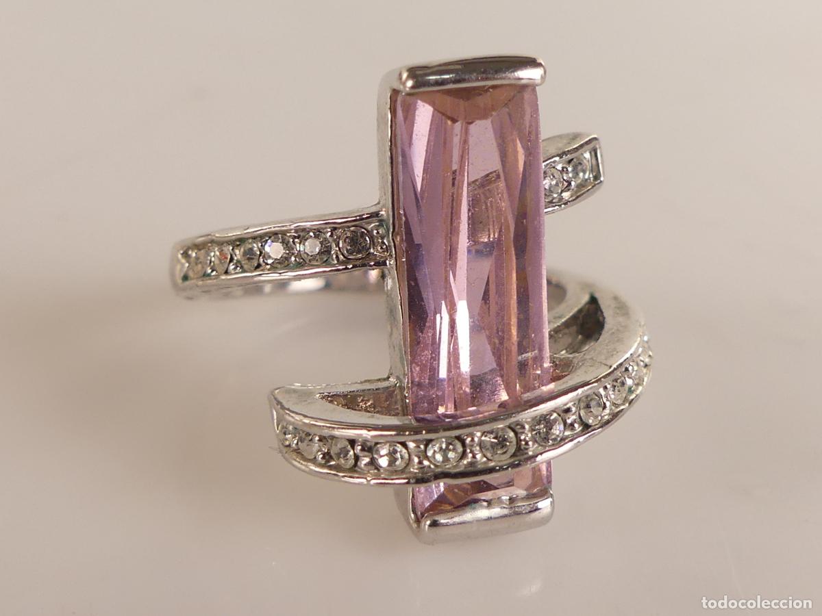 Schmuck: ELEGANTE ANILLO DECORADO CON PIEDRA ROSA