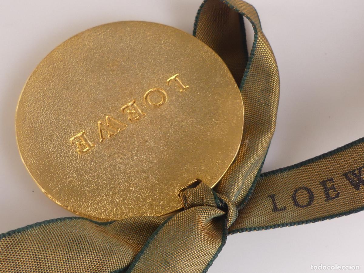 Joyeria: MEDALLA DE LOEWE COLOR DORADO - Foto 7