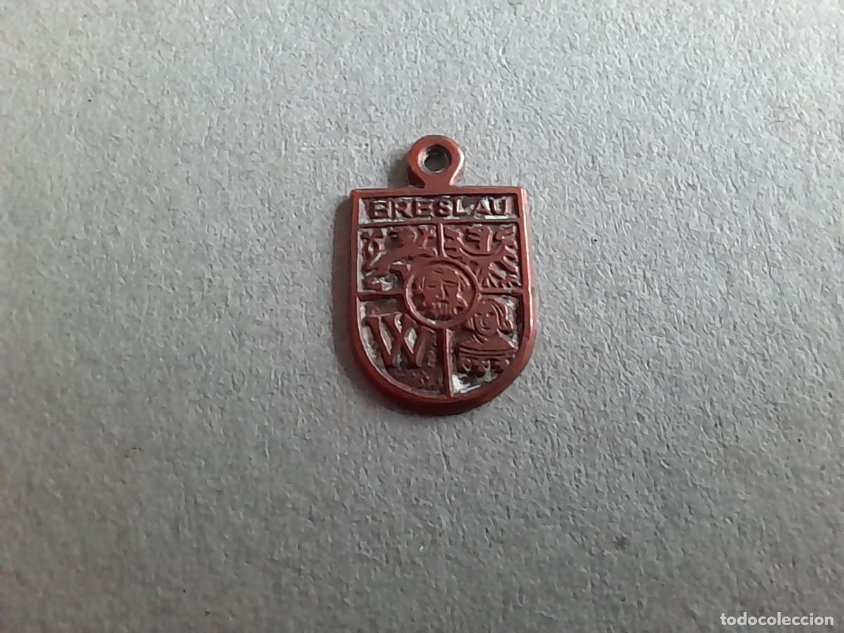 Joyeria: peque&ntilde;o colgante de breslau, 1x2cm aprox, parece cobre
