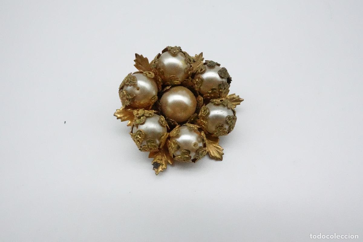 Gioielleria: ANTIGUO BROCHE FLORAL VINTAGE EN METAL DORADO CON PERLAS DE IMITACI&Oacute;N EN RACIMO