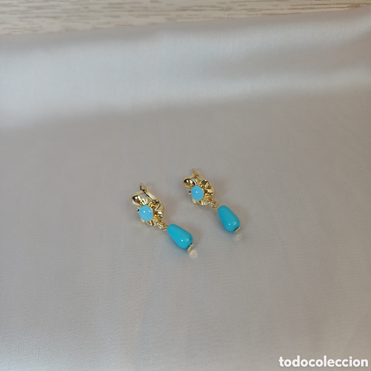 Gioielleria: PENDIENTES CHAPADO ORO 18 K Y TURQUESA CUBANITOS