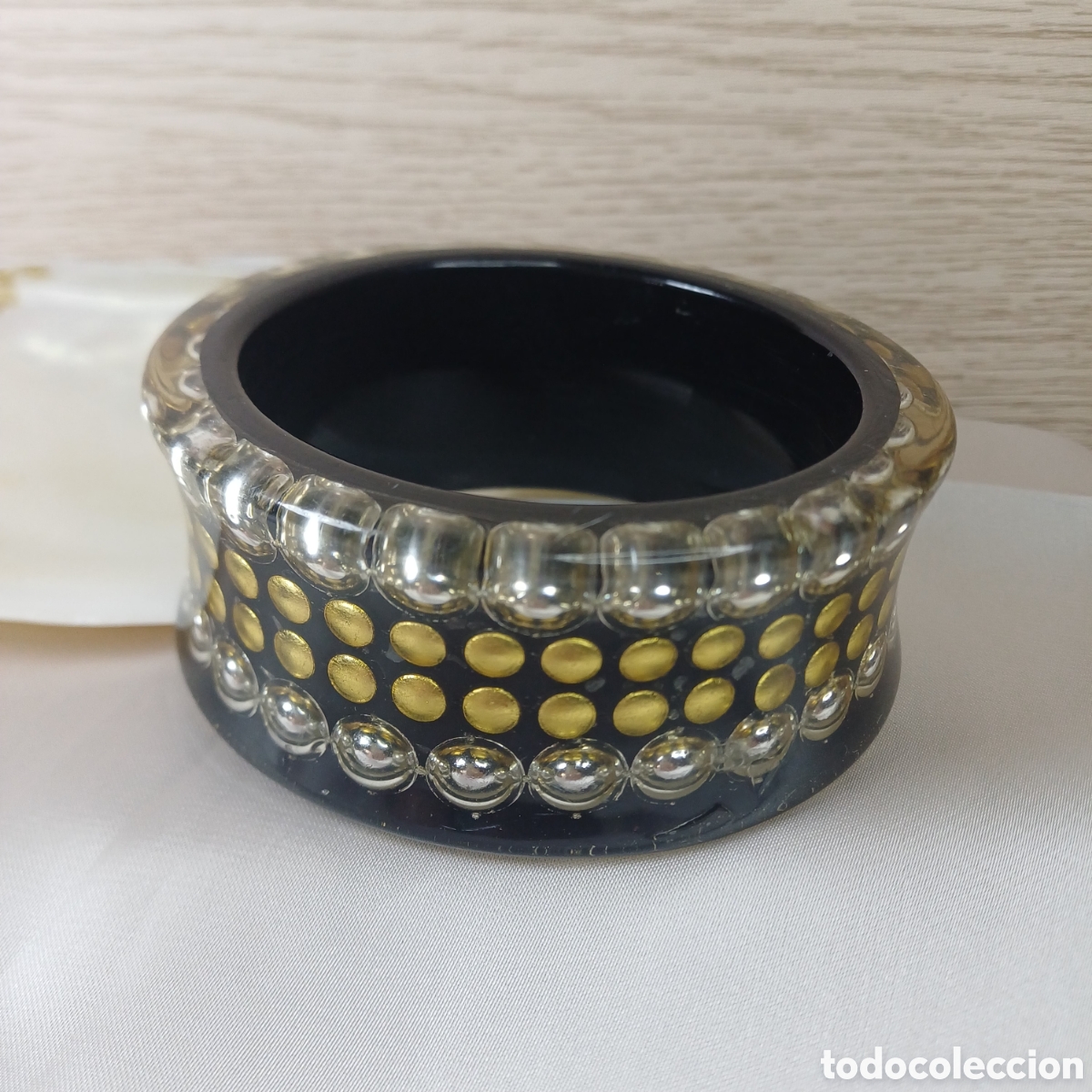 Joalharia: Brazalete Vintage Resina Negro Dorado 70s 80s