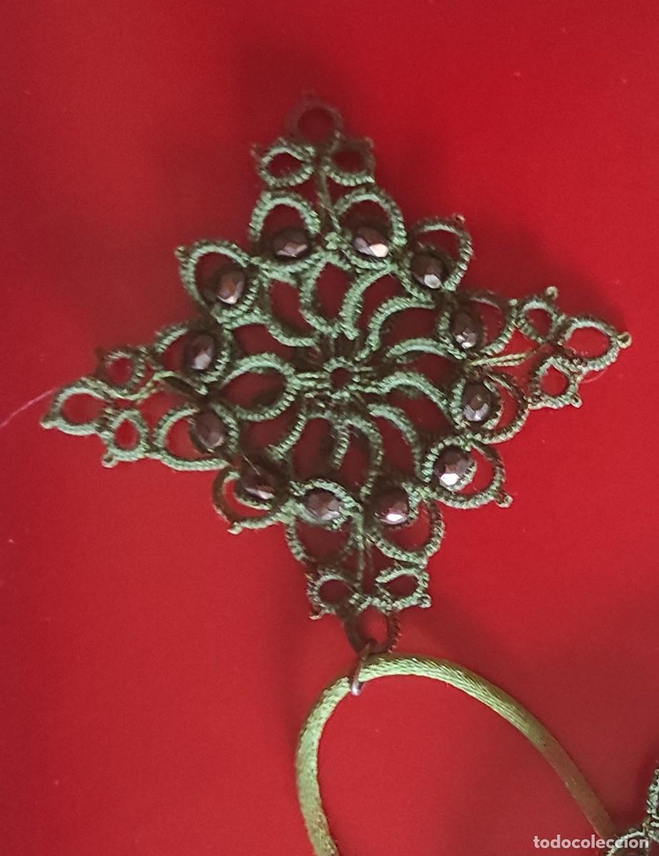 Joyeria: Colgante de encaje verde.
