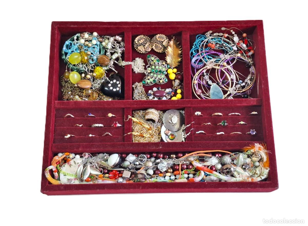 Joaillerie: BONITO JOYERO DE TERCIOPELO REPLETO DE ANILLOS, PULCERAS Y VARIOS SIN CLASIFICAR O REVISAR