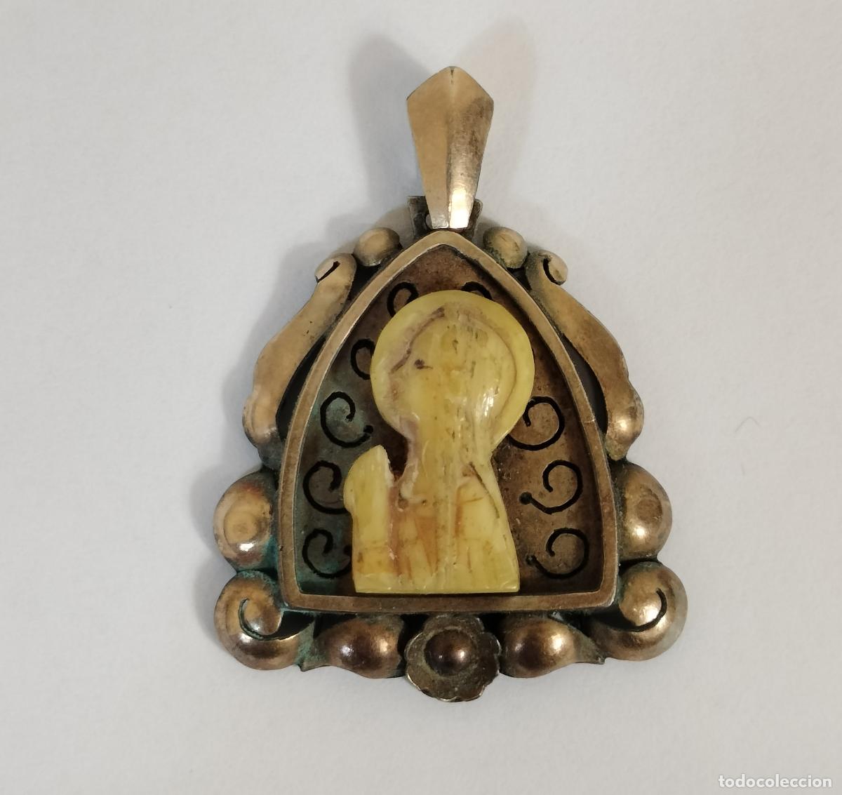 Joyeria: PEQUE&Ntilde;O COLGANTE O MEDALLA CON EFIGIE DE LA VIRGEN. PLATA CON VISTAS DE ORO. ESPA&Ntilde;A. SIGLO XX.