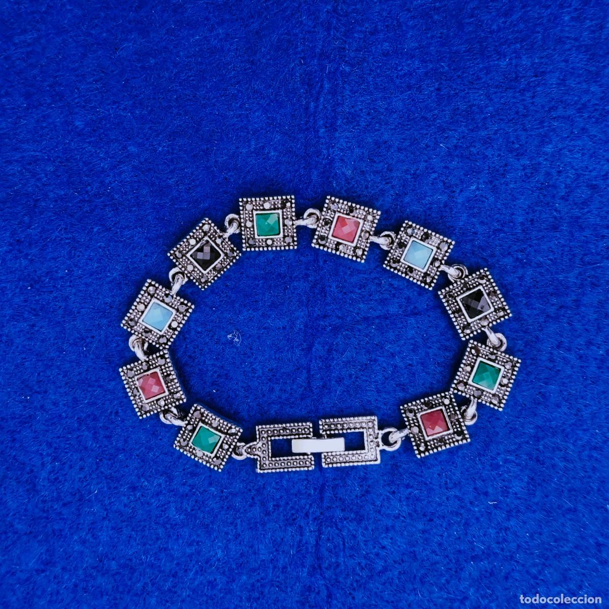 Jewelry: PULSERA DE ALPACA PLATEADA CON PIEDRAS MULTICOLOR CUADRADAS . EN TIPO PLATA ANTIGUA