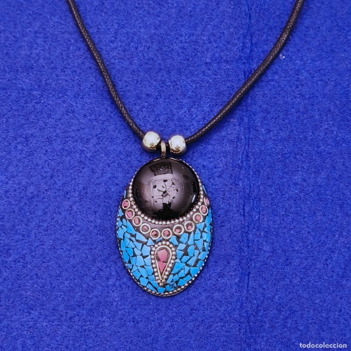 Jewelry: COLGANTE ETNICO DE ROMBO EN BRONCE CON PIEDRAS Y CORDON DE CUERO