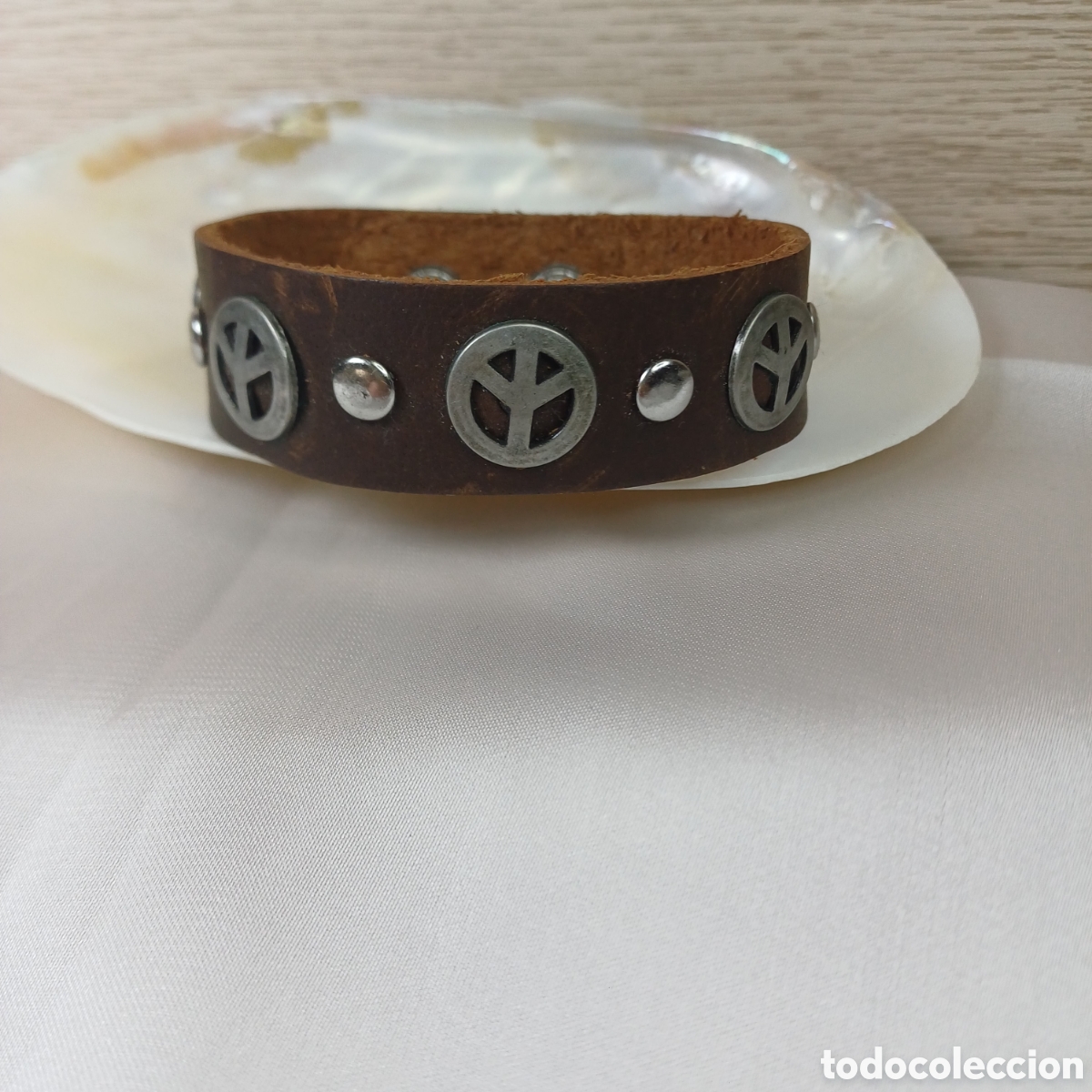Gioielleria: BRAZALETE CUERO Y S&Iacute;MBOLO PAZ