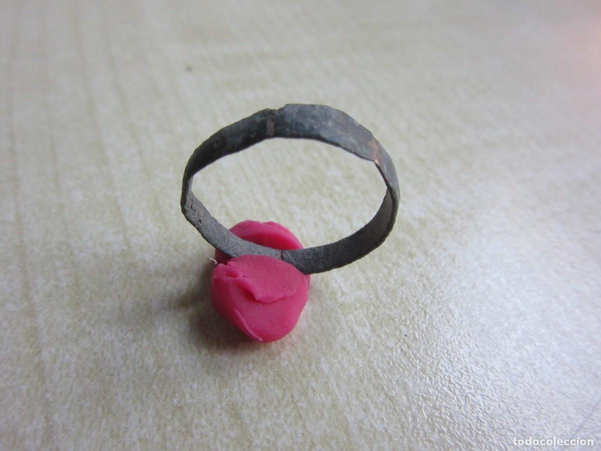 Joaillerie: Antiguo anillo de bronce Di&aacute;metro 1,6 cm