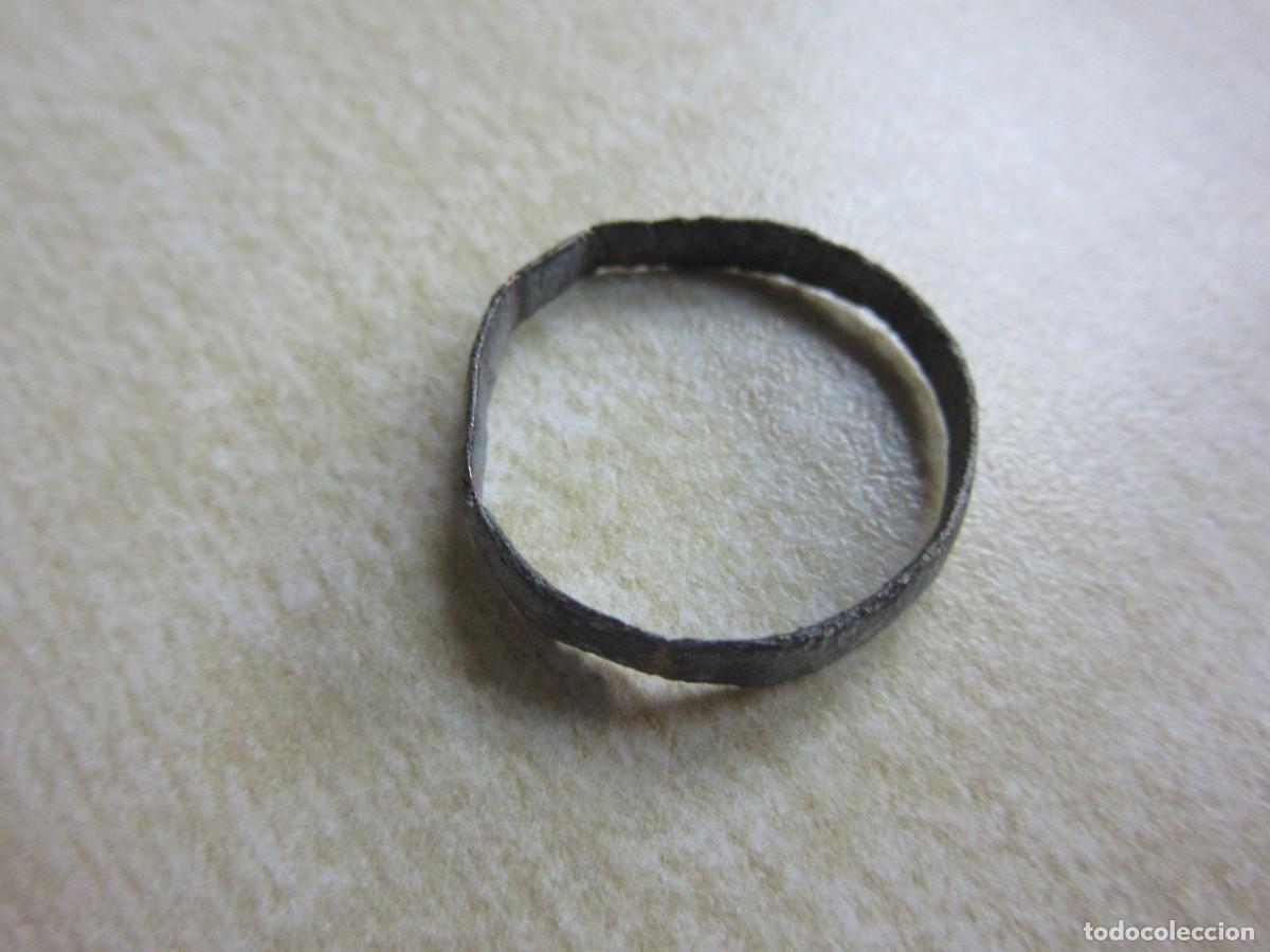 Joyeria: Antiguo anillo de bronce Di&aacute;metro 1,6 cm - Foto 2