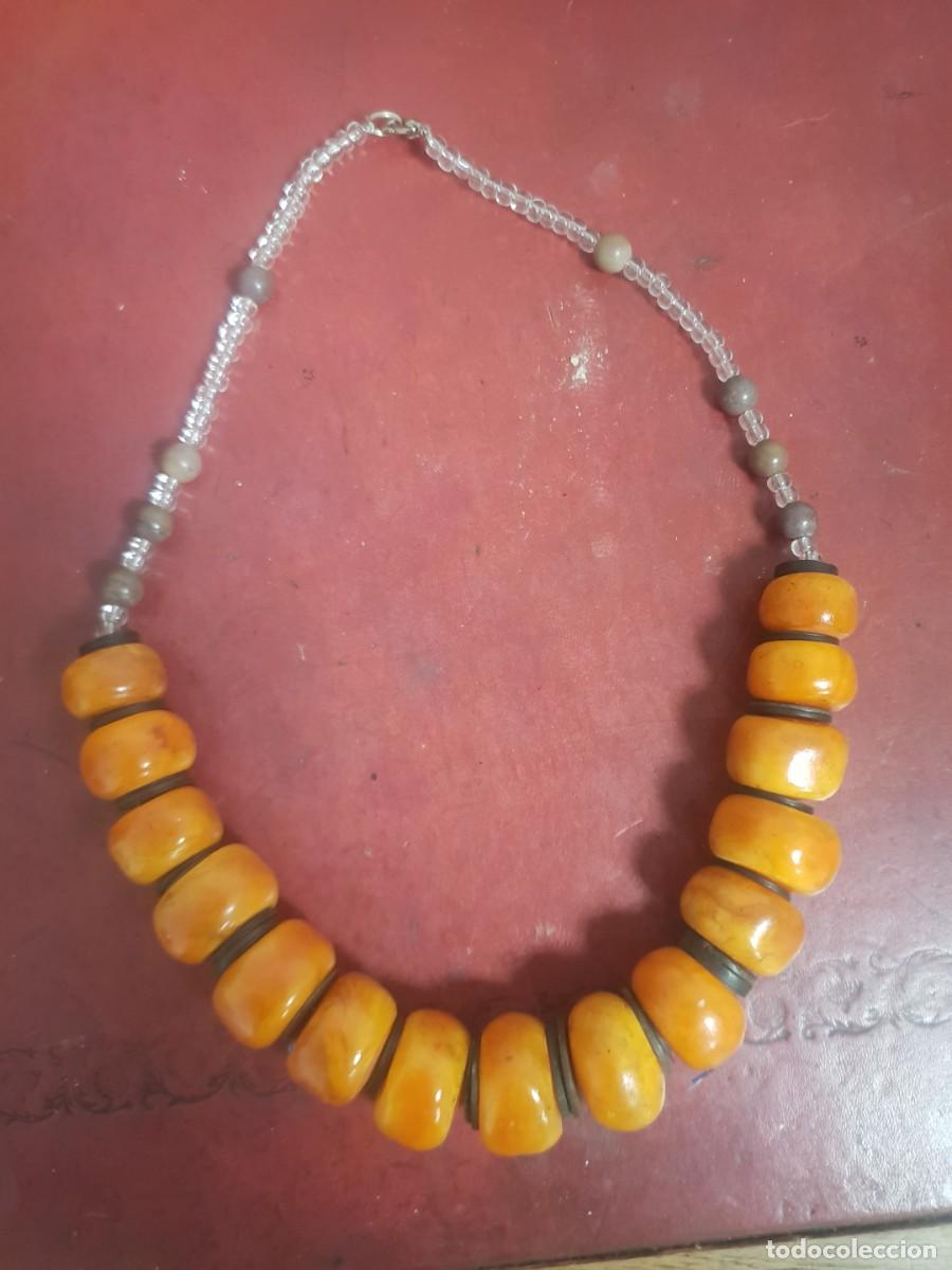 Joyeria: Collar &eacute;tnico de cuentas ambar o resina