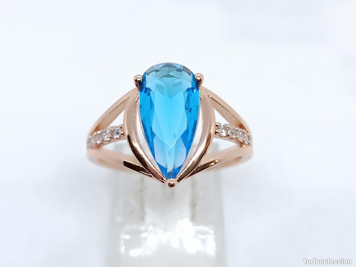 Joyeria: Maravilloso anillo de lujo en oro de 14 quilates con topacio azul engastado
