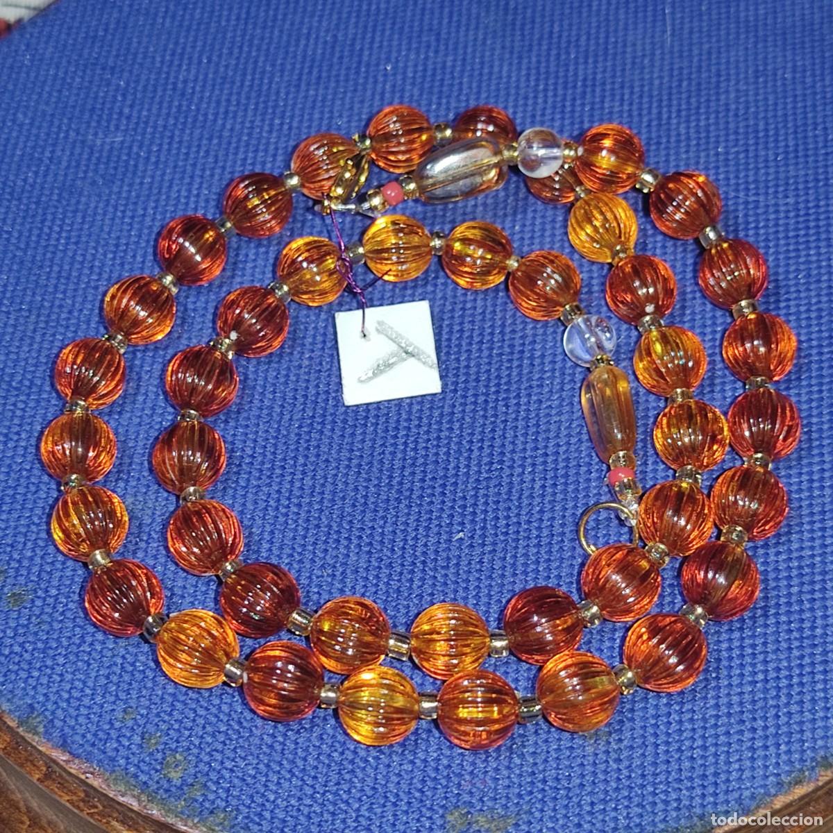 Joyeria: Bonito collar de cuentas rizadas de 8mm de resina o pasta.Vintage.