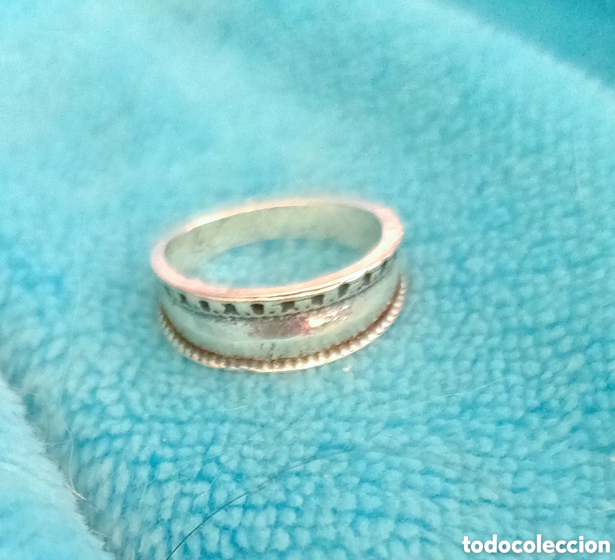 Joyeria: Original anillo plateado con relieves circulares 14,5mm di&aacute;m. Muy bonito